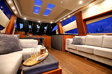 Yacht Quantum saloon view