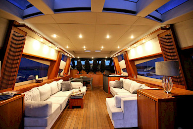 Yacht Quantum saloon view