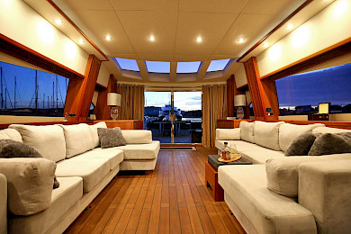 Yacht Quantum saloon view