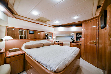 Yacht Day Off cabin