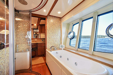 Yacht Day Off cabin bathroom