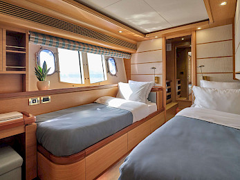 Yacht Pareakki cabin