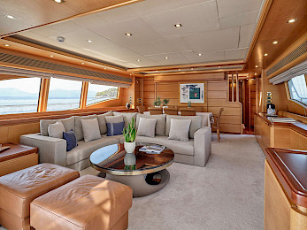 Yacht Pareakki saloon