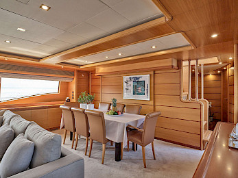 Yacht Pareakki saloon