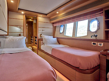 Yacht Pareakki cabin