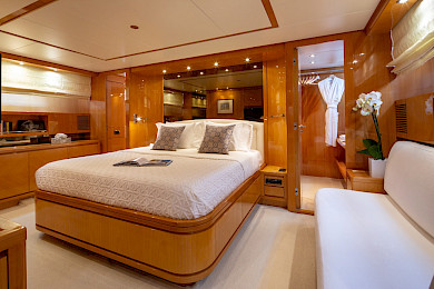 Yacht The Bird cabin