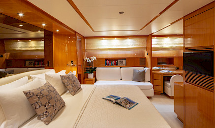 Yacht The Bird cabin