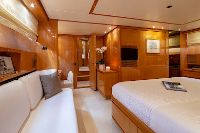 Yacht The Bird cabin