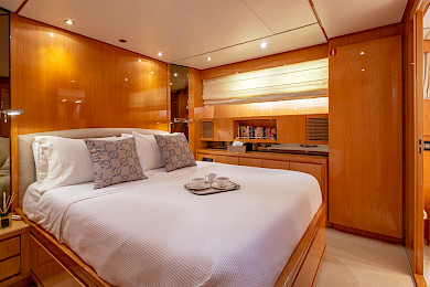 Yacht The Bird cabin