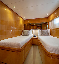 Yacht The Bird cabin