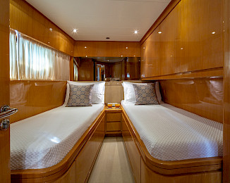 Yacht The Bird cabin