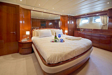 Yacht Pareakki cabin