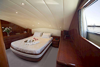 Yacht Pareakki cabin