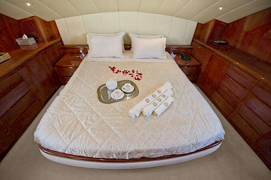 Yacht Pareakki cabin