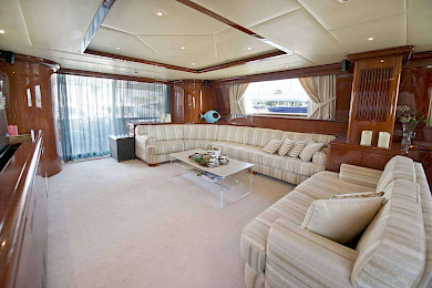 Yacht Pareakki saloon