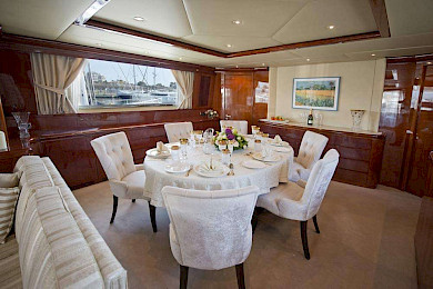 Yacht Pareakki saloon