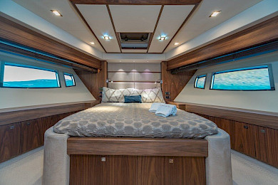 Yacht Spirit of the Sea cabin