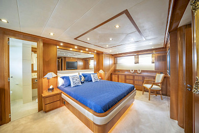 Yacht Sanref cabin