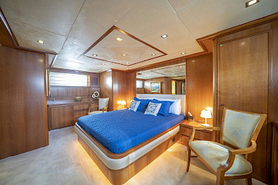 Yacht Sanref cabin