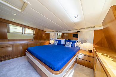 Yacht Sanref cabin