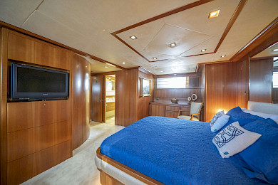 Yacht Sanref cabin