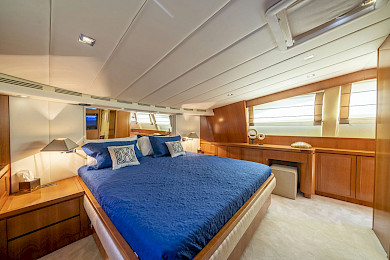 Yacht Sanref cabin