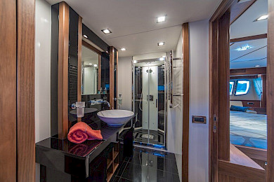 Yacht Sanref cabin bathroom