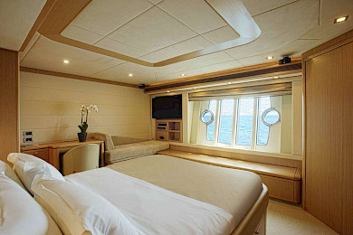 Yacht Julie M cabin