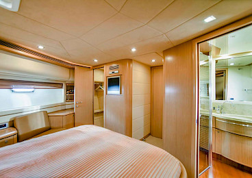 Yacht Julie M cabin