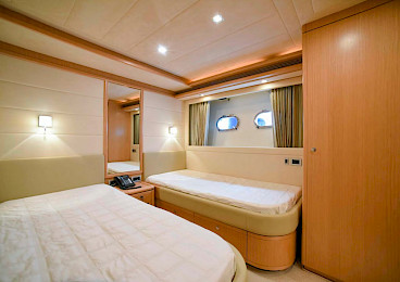 Yacht Julie M cabin