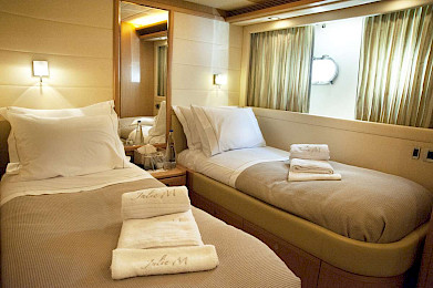 Yacht Julie M cabin