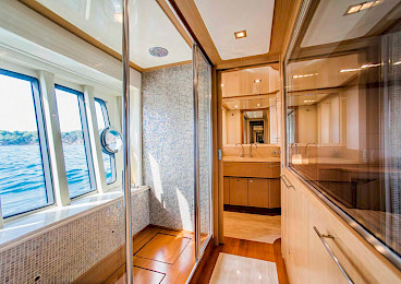 Yacht Julie M cabin bathroom