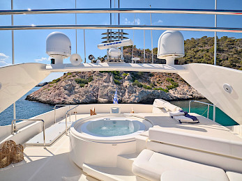 Yacht Estia Yi flybridge