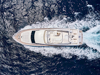 Yacht Estia Yi top-down view