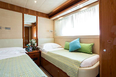 Yacht Piola cabin