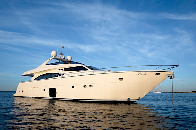 Yacht Piola side view