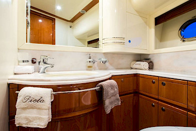 Yacht Piola cabin bathroom