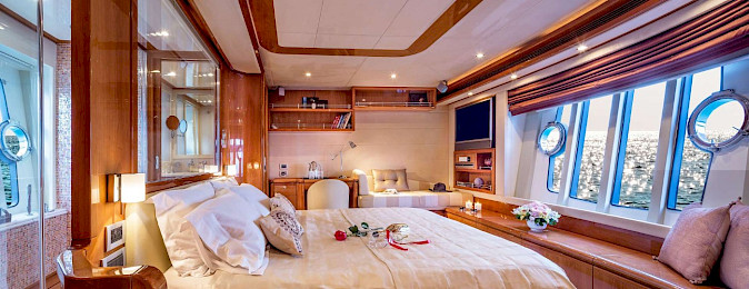 Yacht Piola cabin