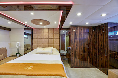 Yacht Wide Liberty cabin