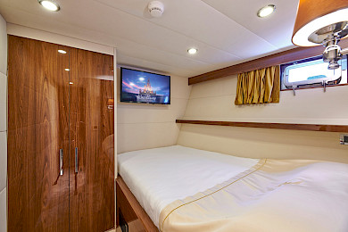 Yacht Wide Liberty cabin