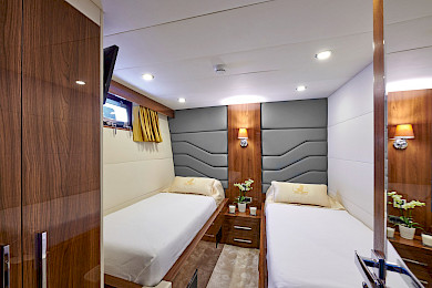 Yacht Wide Liberty cabin