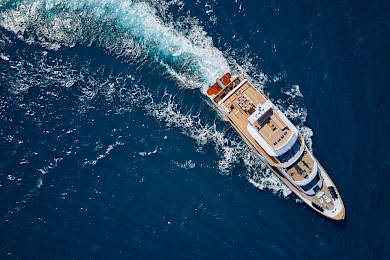 Yacht Wide Liberty top-down view