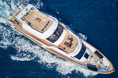 Yacht Wide Liberty top-down view