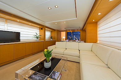 Yacht Alegria saloon