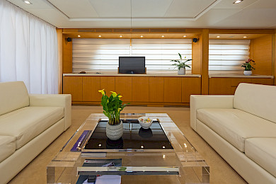 Yacht Alegria saloon