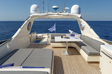 Yacht Vyno flybridge