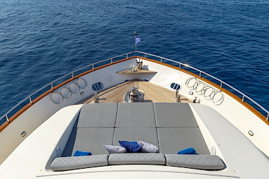 Yacht Vyno deck