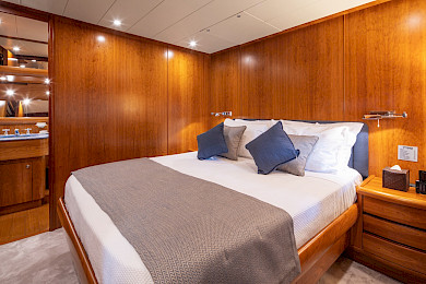 Yacht Vyno cabin