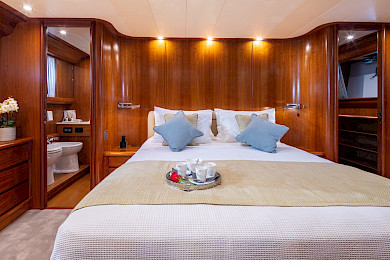 Yacht Vyno cabin