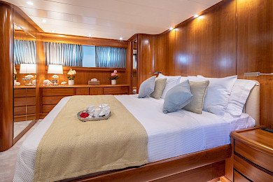 Yacht Vyno cabin